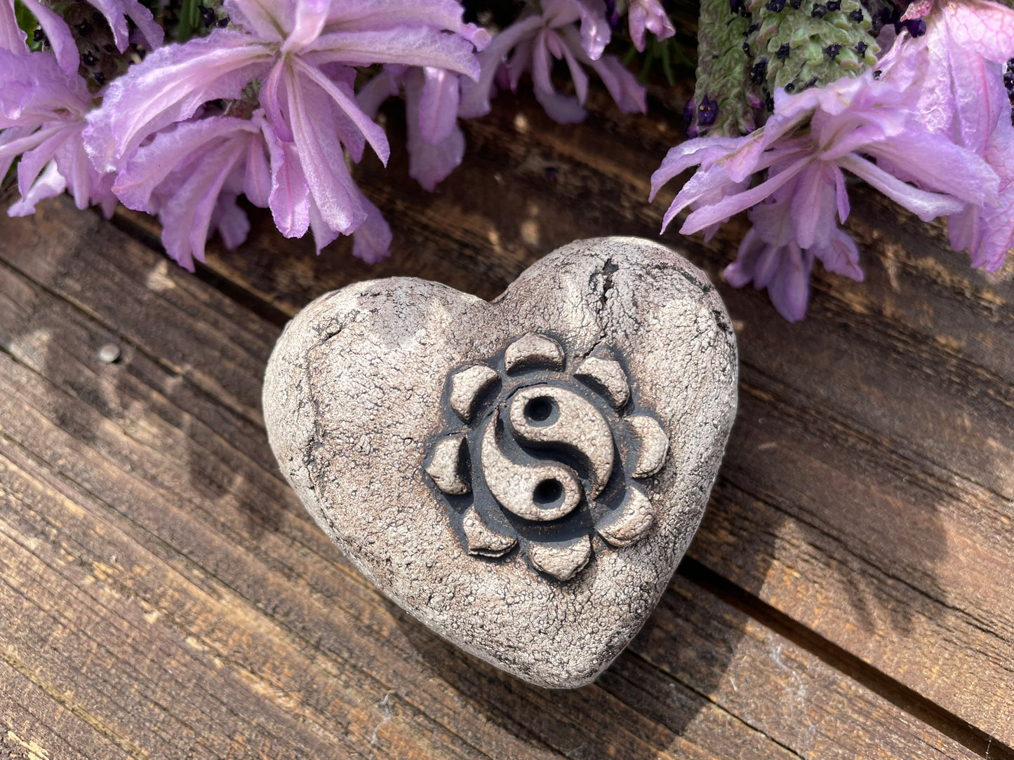 Deko Herz mit Ying & Yang Blume