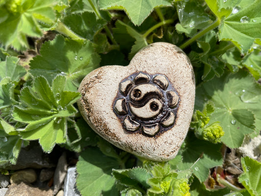 Deko Herz mit Ying & Yang Blume