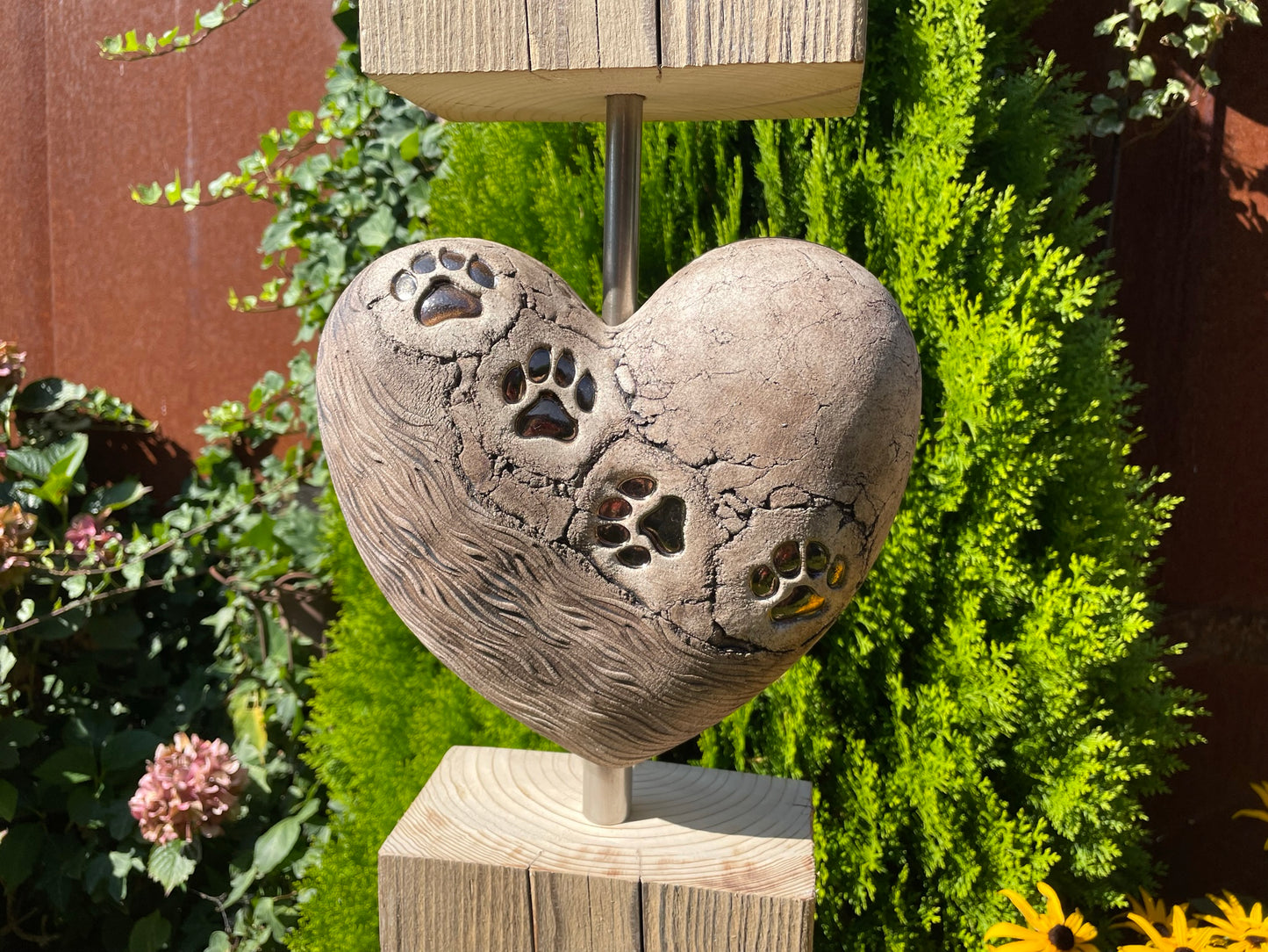 Herz mit Holzsäule