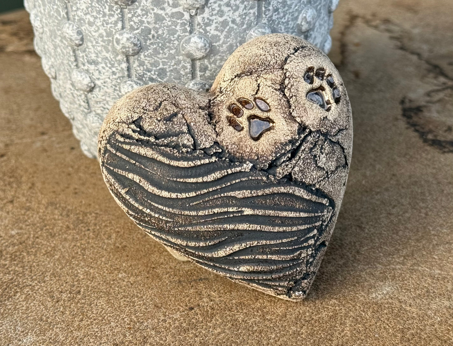 Deko Herz mit Tierpfötli und Muster