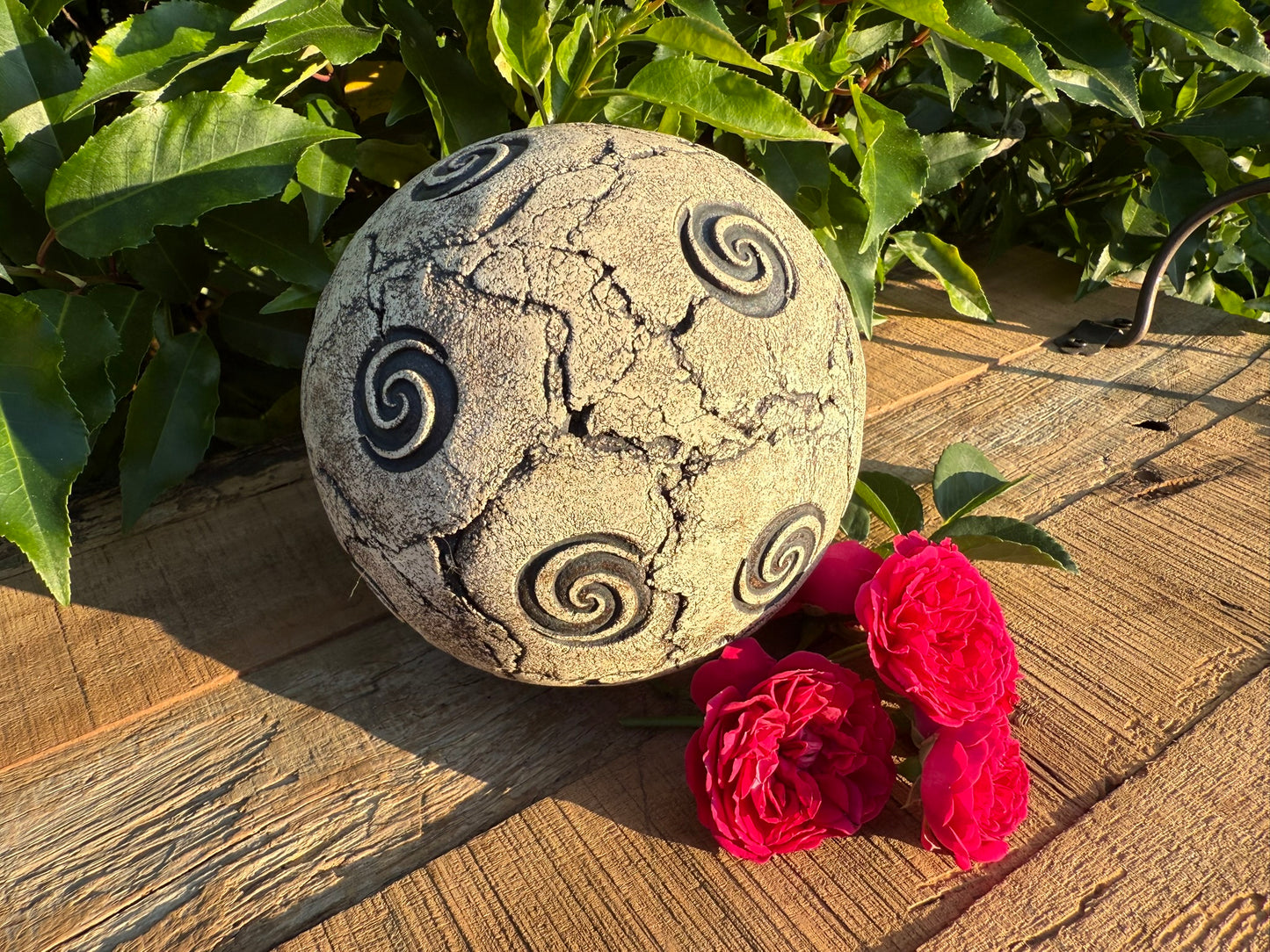 Gartenkugel mit verschiedenen Motiven