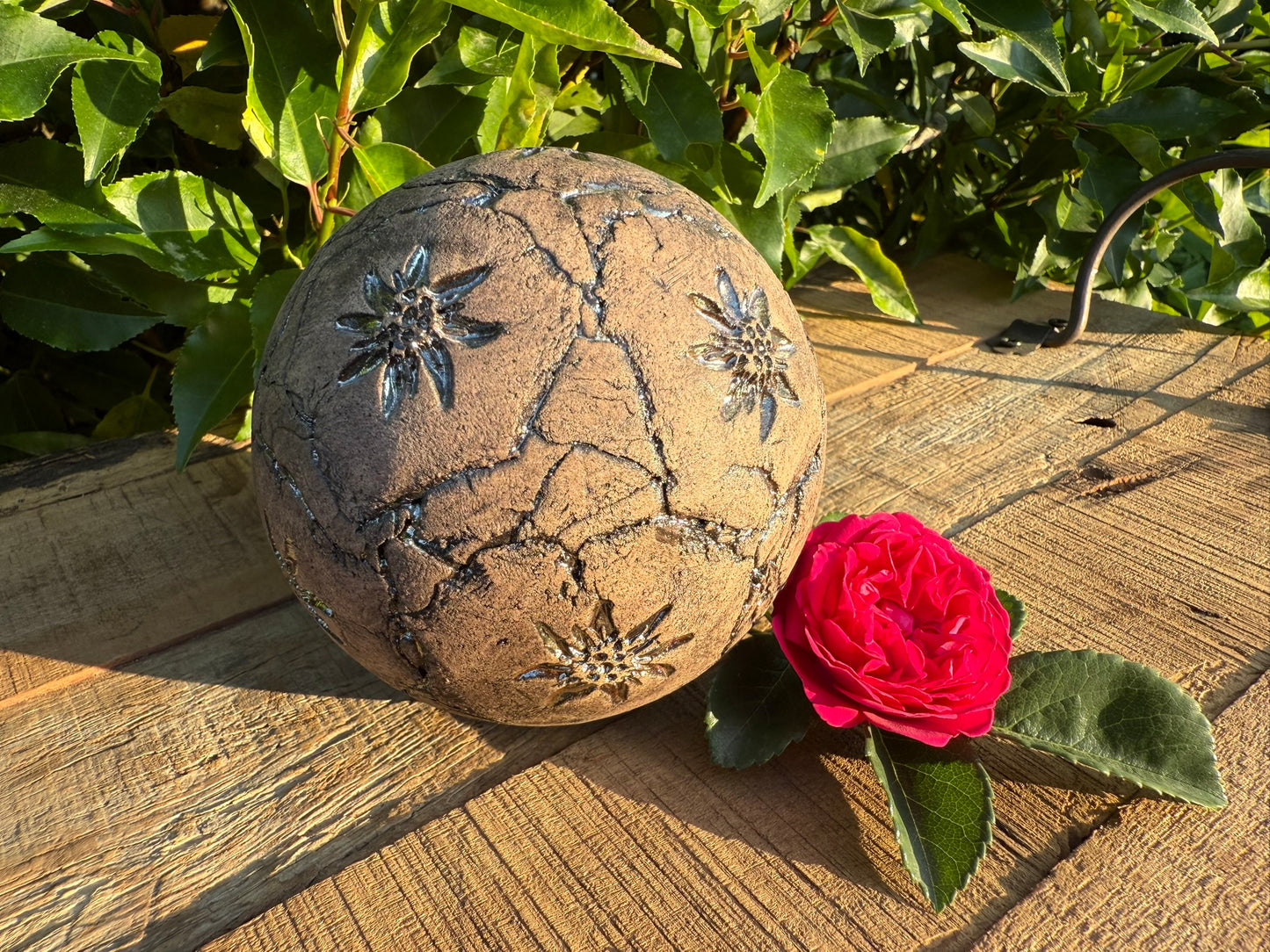 Gartenkugel mit verschiedenen Motiven