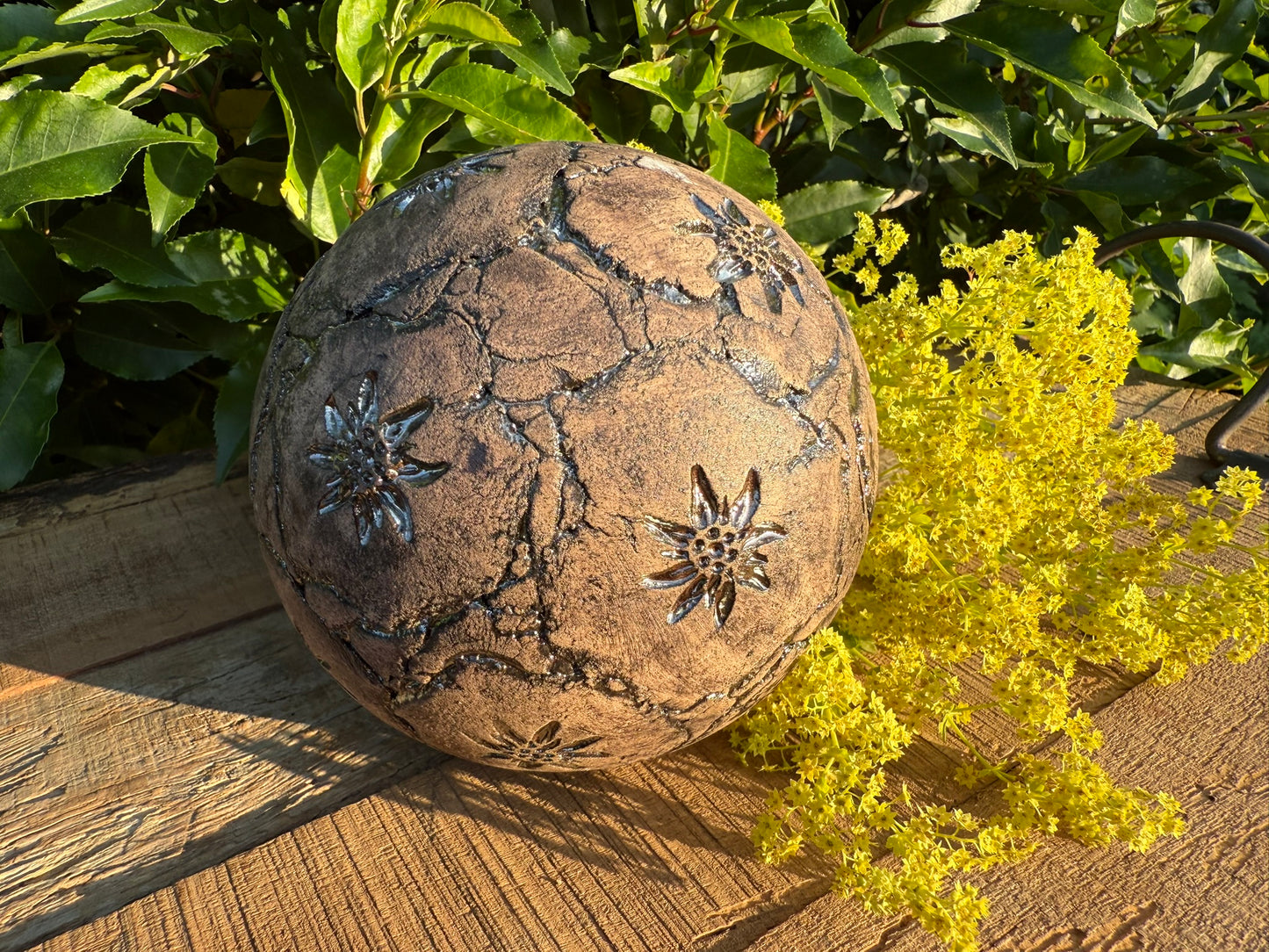 Gartenkugel mit verschiedenen Motiven