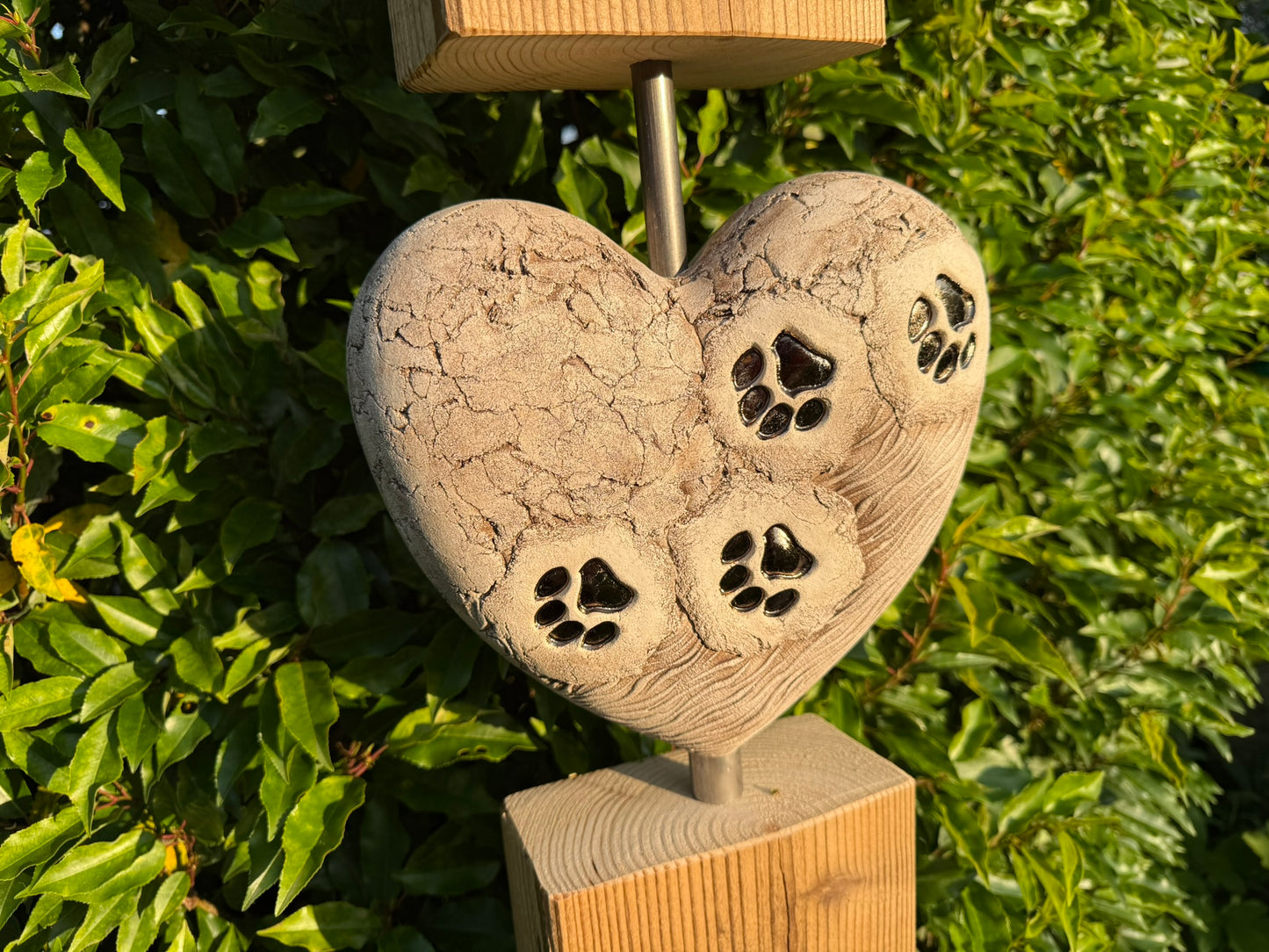 Herz mit Holzsäule