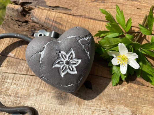 Deko Herz mit Blume Narzisse
