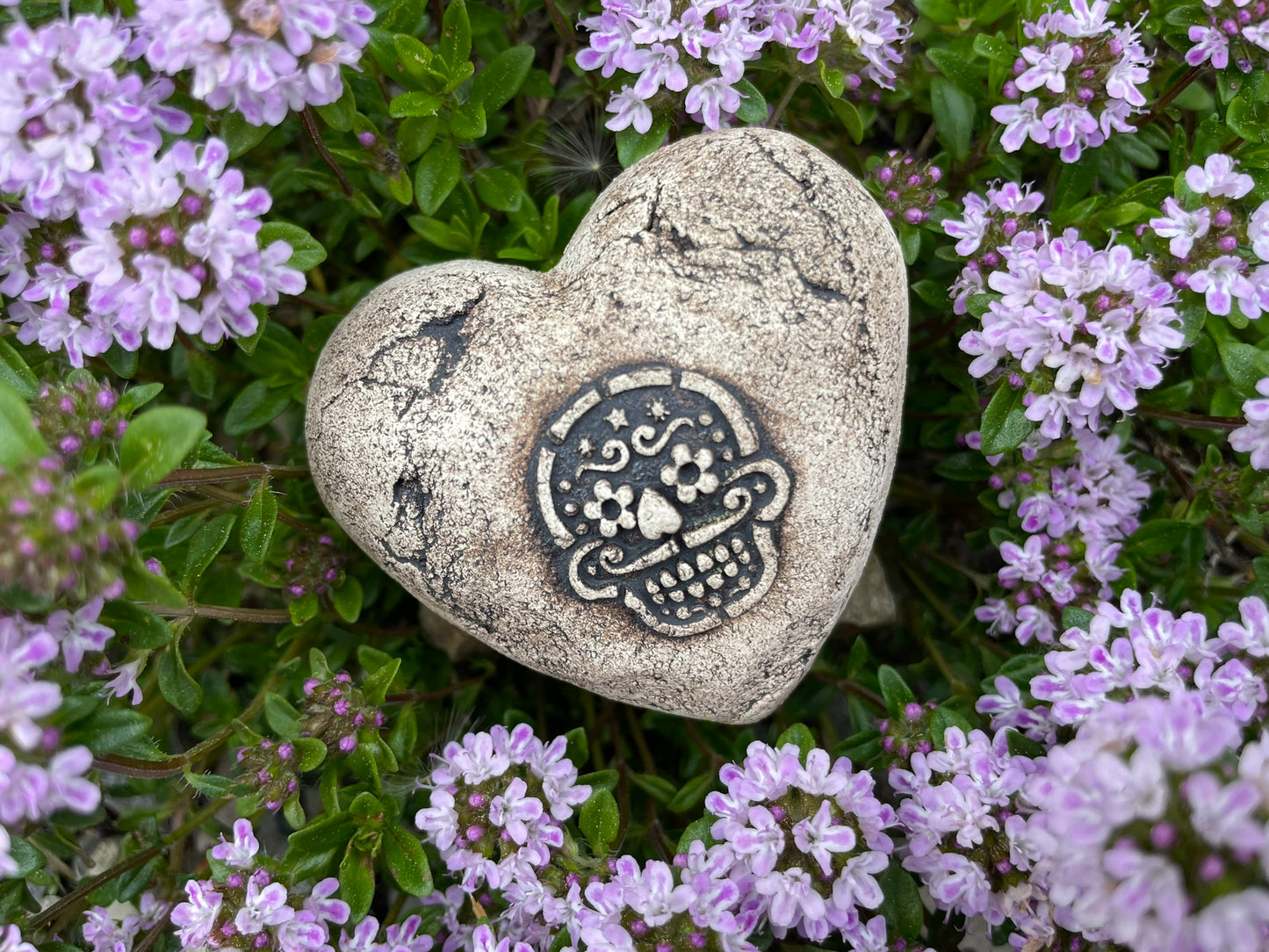 Deko Herz mit Totenkopf