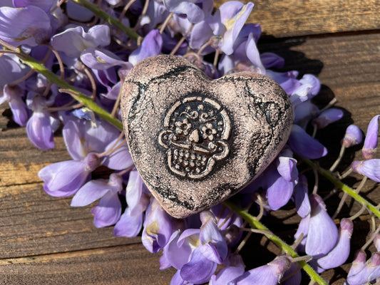 Deko Herz mit Totenkopf