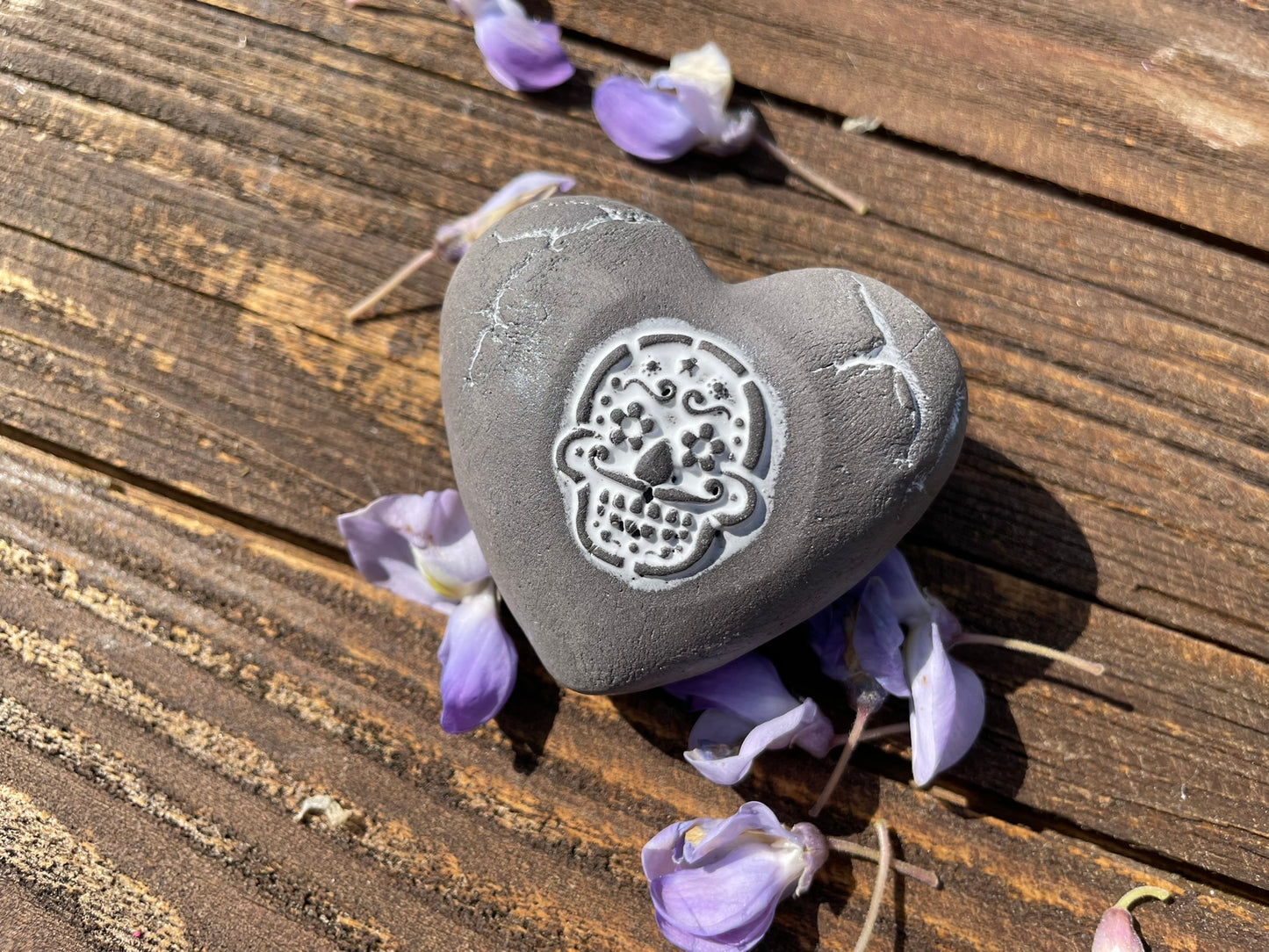 Deko Herz mit Totenkopf