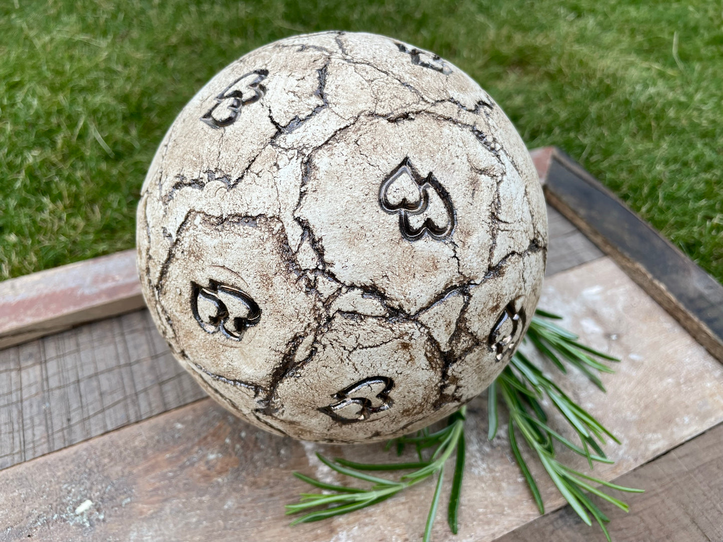 Gartenkugel mit verschiedenen Motiven