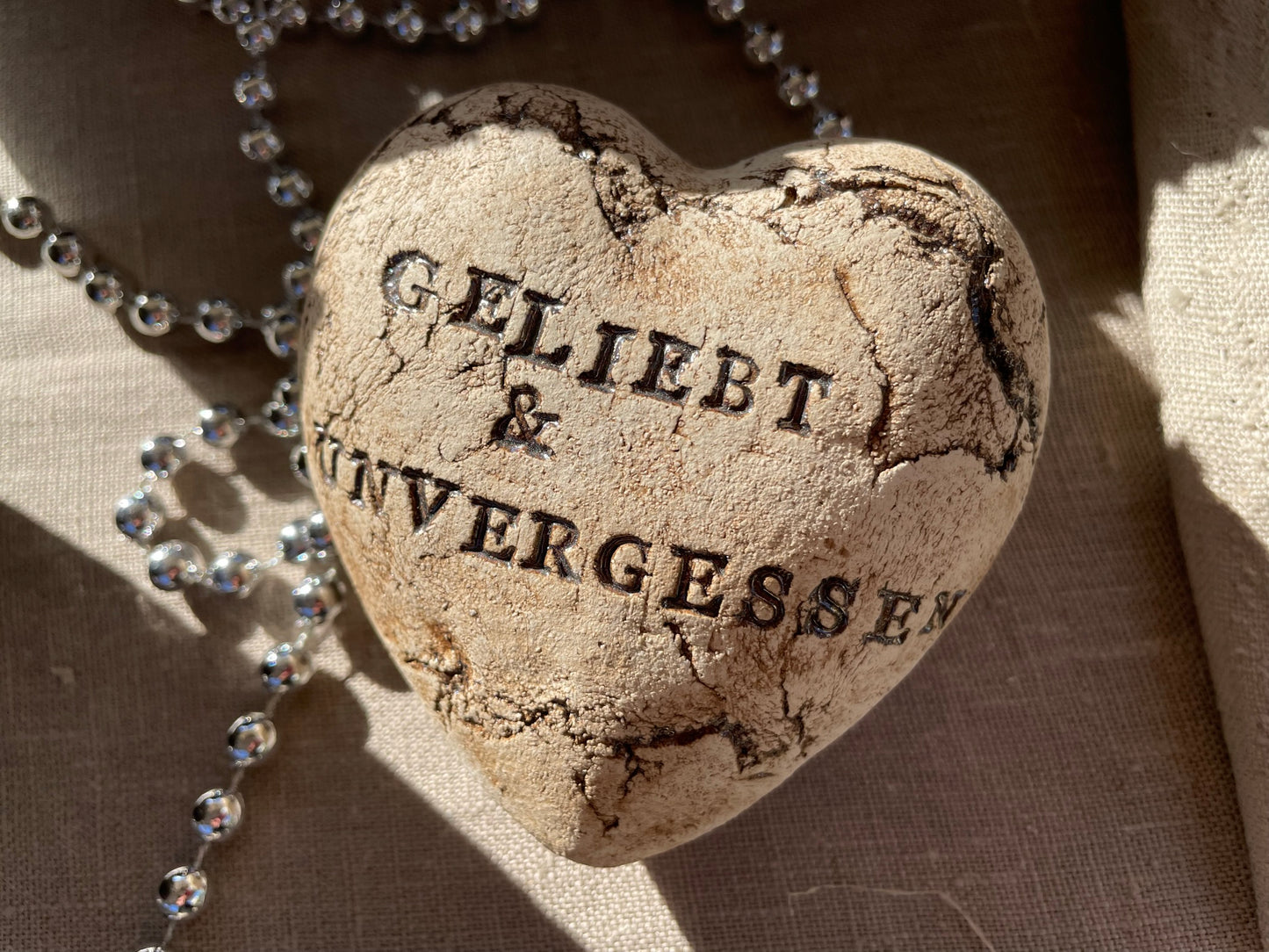 Deko Herz 'Geliebt und Unvergessen'